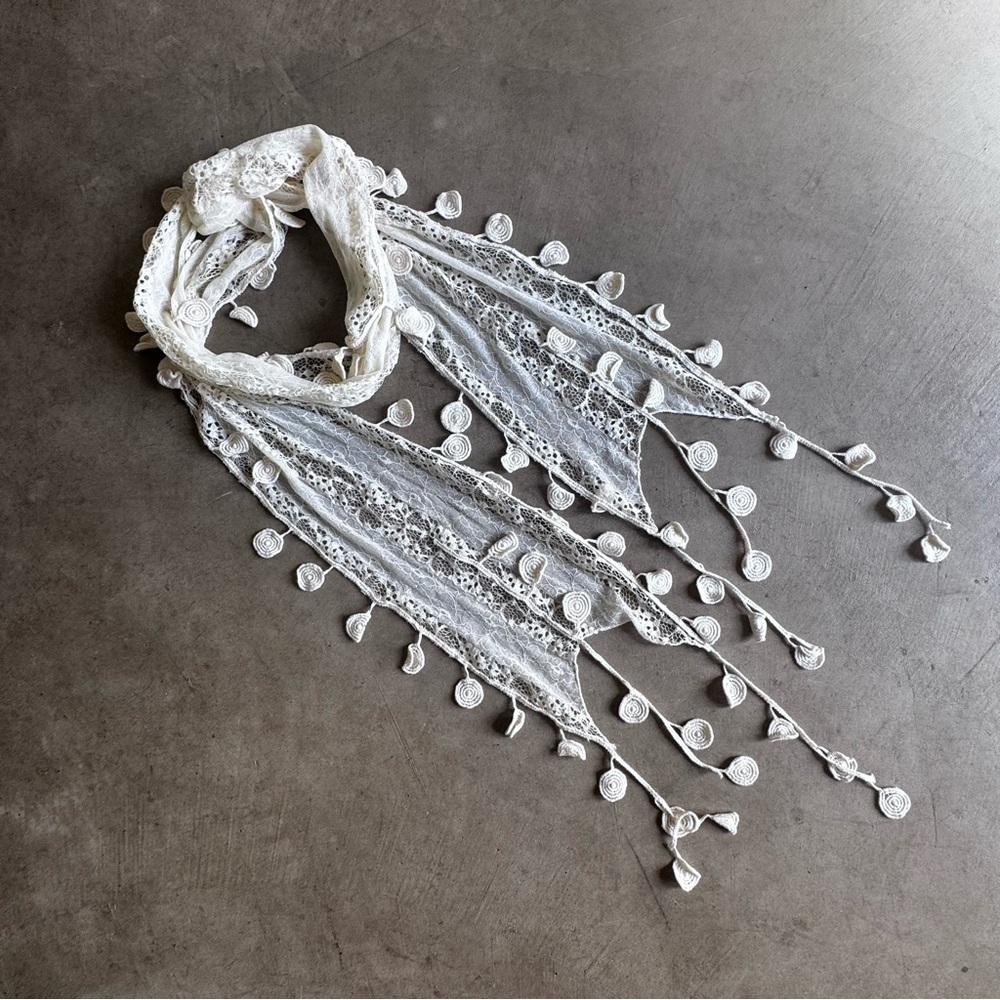 NWOT Funky Cream White Lace Scarf with Circle crochet Circle fringe (off white)
